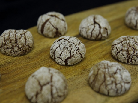 Biscuiti crinkles cu ciocolată belgiană