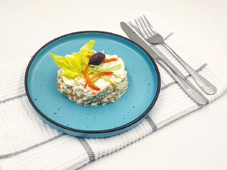 Salată alla russe cu piept de pui