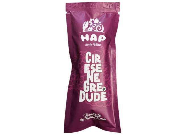 Baton raw vegan cu cireșe negre și dude - Tata Vlad